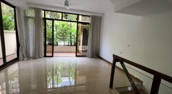 Holland Link (D10), Terrace #498939181